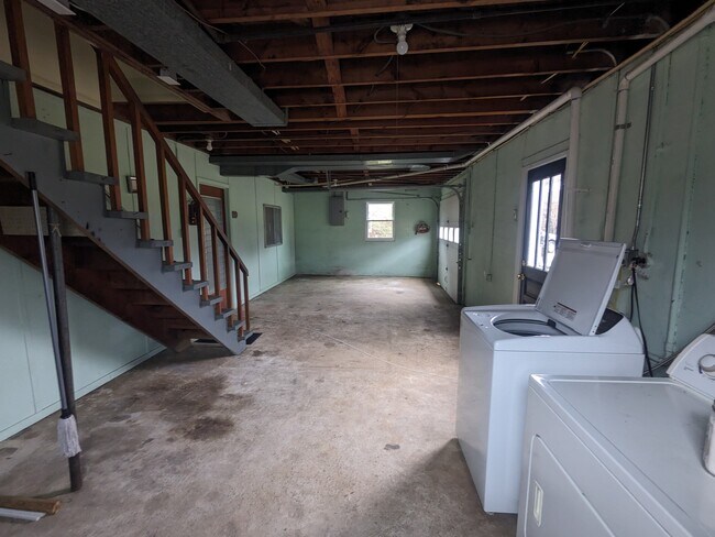 Building Photo - 203 Park St
