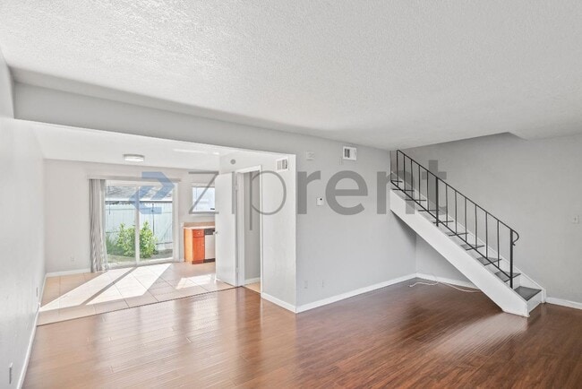 Building Photo - Unit 38605