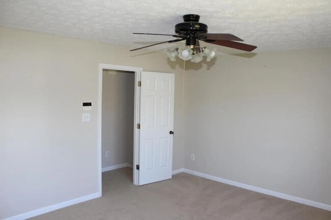 Building Photo - 6985 Yellow Oak Ln