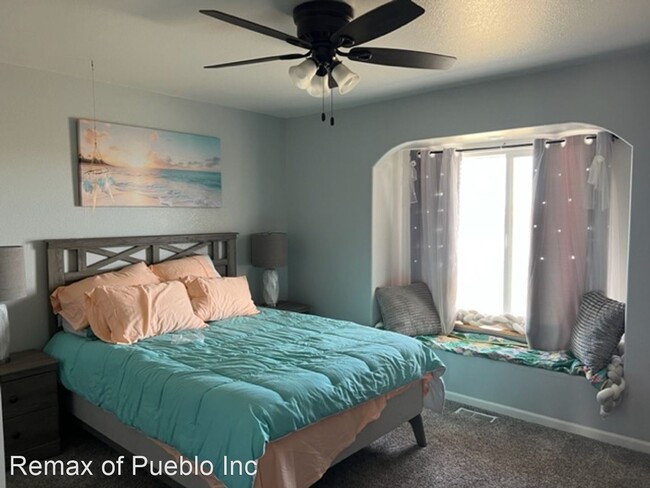 Building Photo - 5 br, 3 bath House - 650 E. McClave Dr.