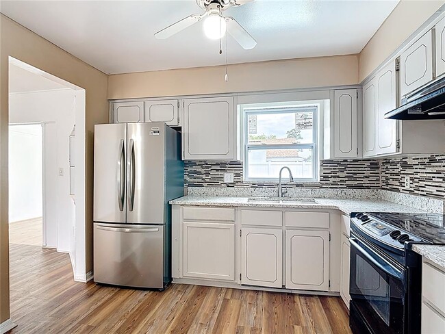 Building Photo - 115 Lindenwood Ln