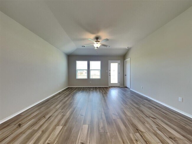 Building Photo - 5208 Saddle Clb Dr