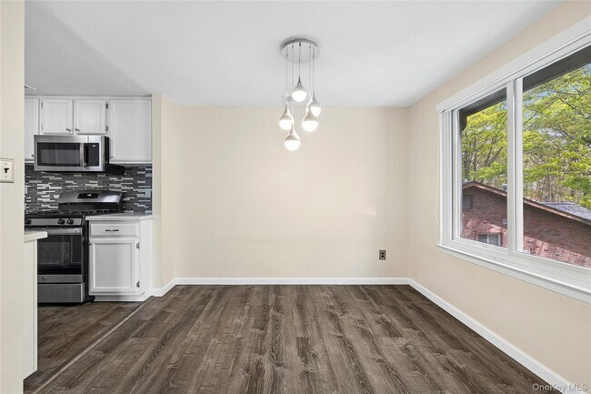 Foto del edificio - 104 Birchwood Rd