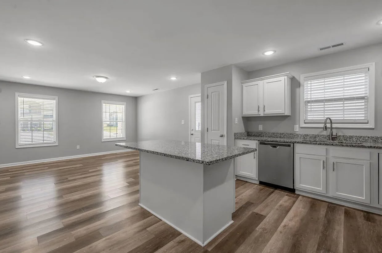 Building Photo - 3 Bedroom Home!