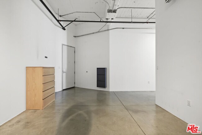 Building Photo - 1130 Flower St