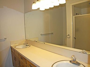 Building Photo - 104 Lakeview Terrace