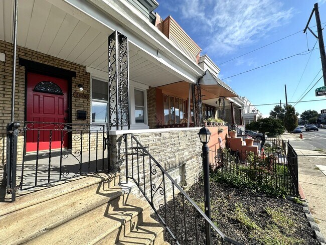 Building Photo - Stunning 3-Bedroom Townhome in Port Richmo...
