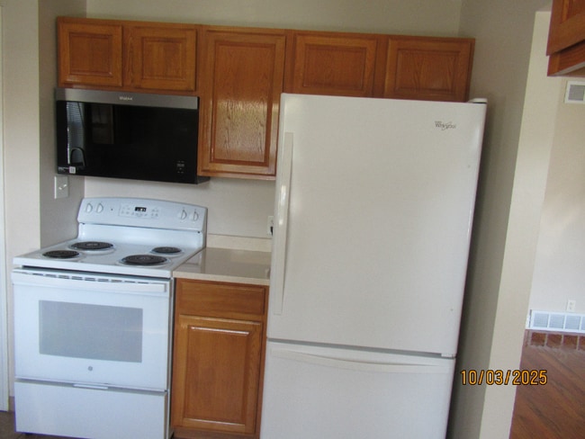 Building Photo - 400 Watrous Ave