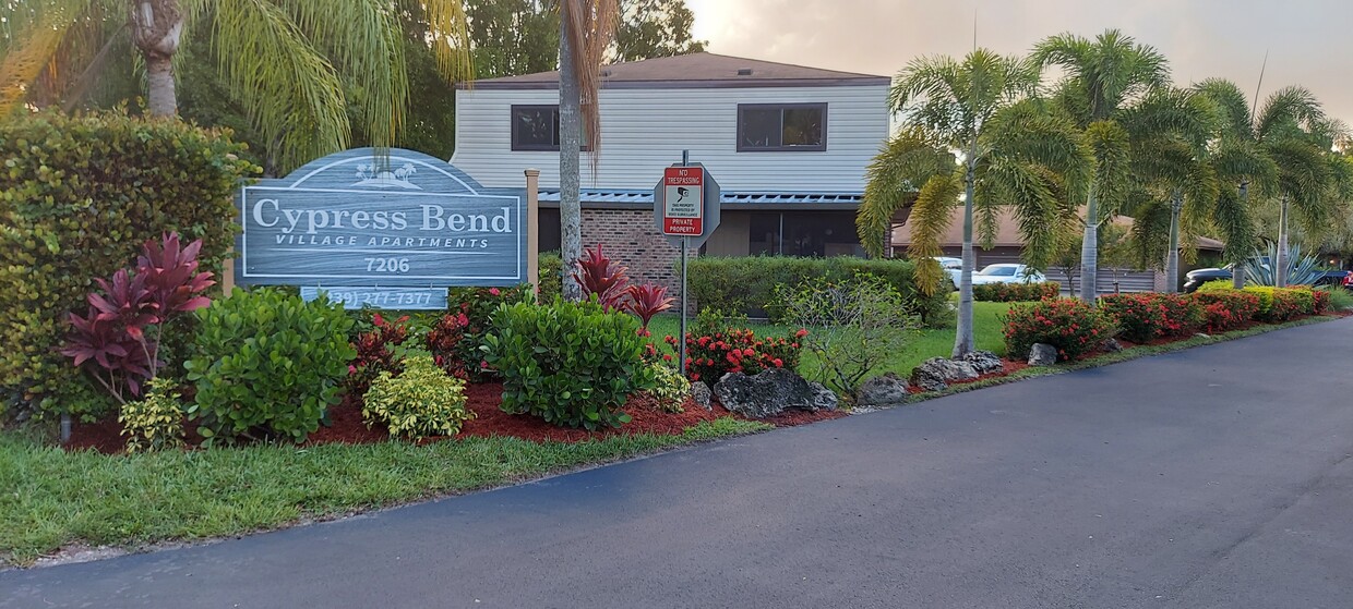 Área de entrada - Cypress Bend Village Apartments