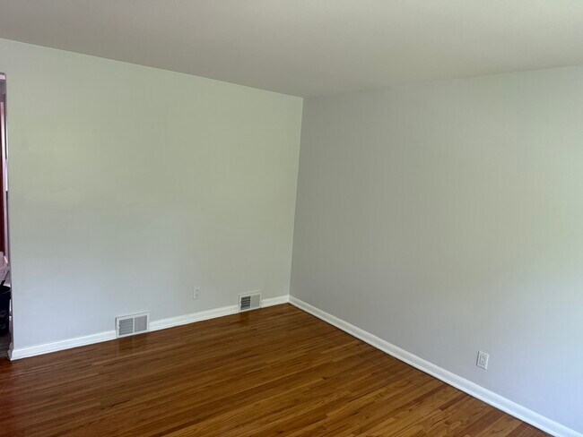 Foto del edificio - 779 Englewood Ave