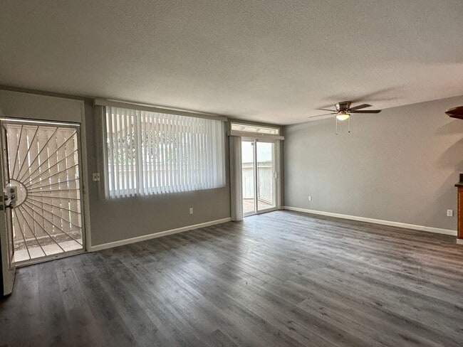 Foto del edificio - Beautiful 3 Bedroom 2 Bath Condo in Point Loma w/Three Private Patios