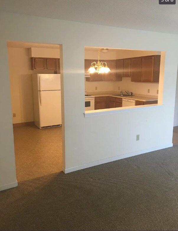 Sala de estar / Cocina - 36-42 Culver Ave