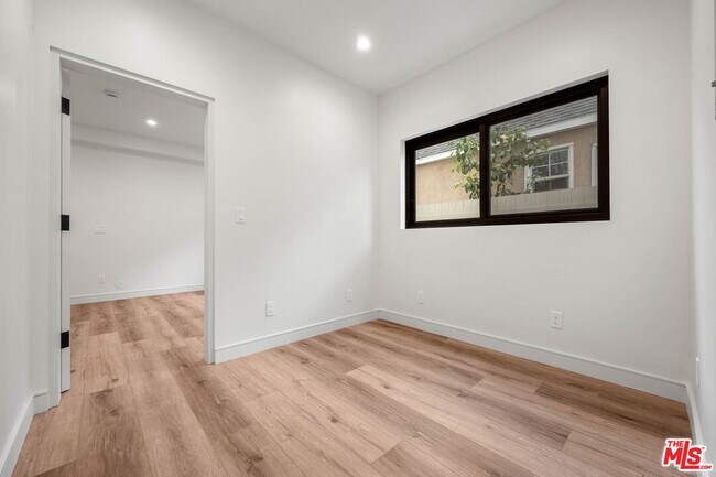 Foto del edificio - 1920 S Sherbourne Dr