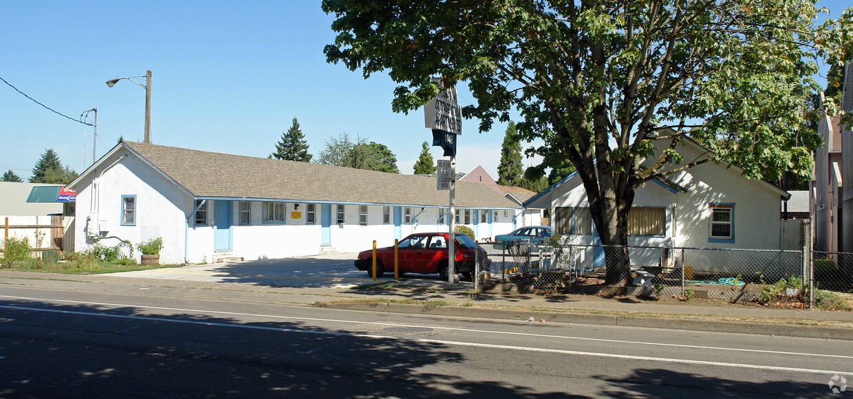 Building Photo - 1448 Main St