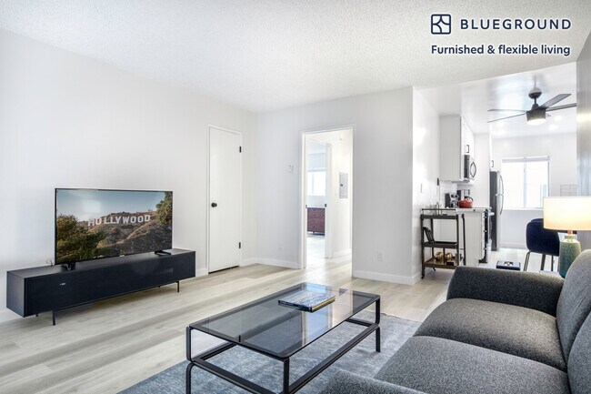 Foto del edificio - 1231 S Bundy Dr