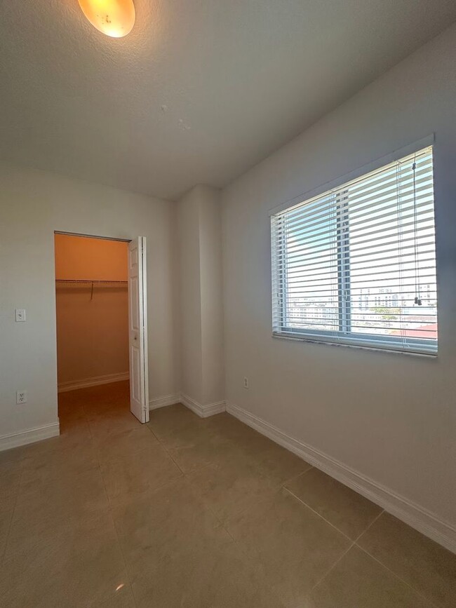 Interior Photo - 627-Vista Del Rio