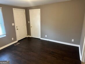 Building Photo - 1545 Gaylor Dr SE