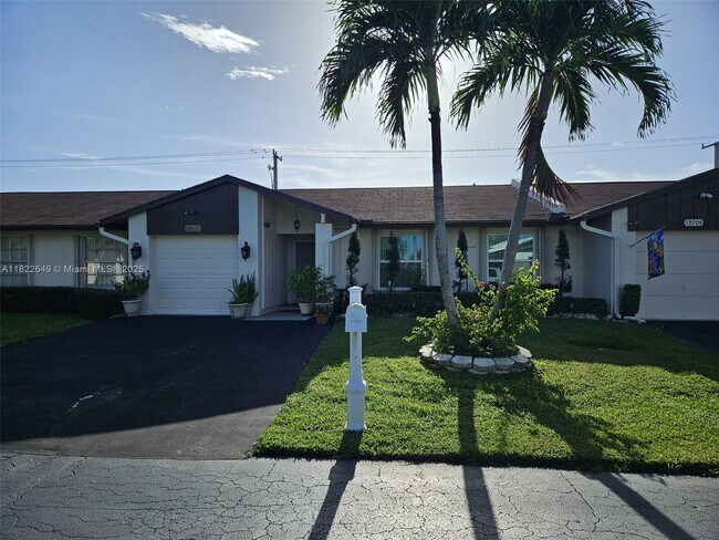 Foto del edificio - 15700 Bottlebrush Cir