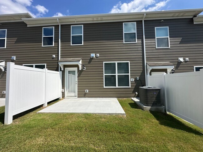 Building Photo - 206 Hazel Ln
