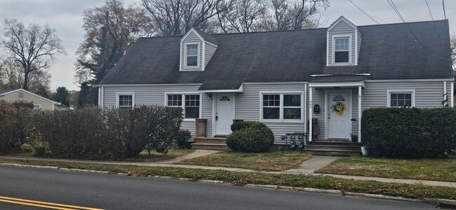 Building Photo - 665 Milford Point Rd