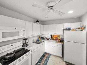 Building Photo - 9286 Vista Del Lago