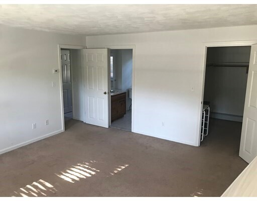 Building Photo - 19 Minuteman Ln