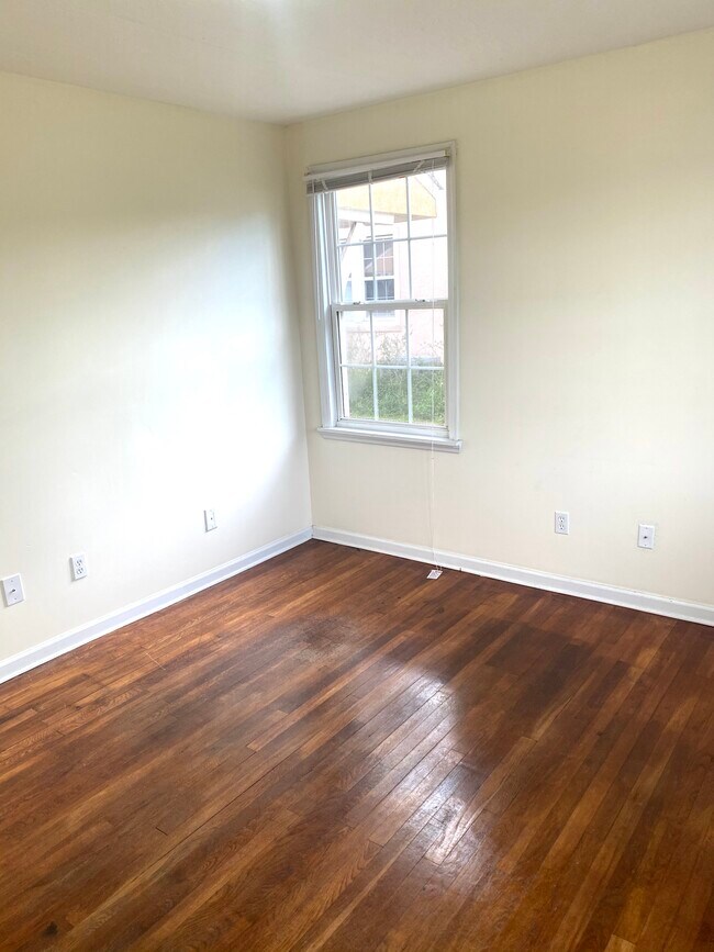 Building Photo - 2006 Central Ave