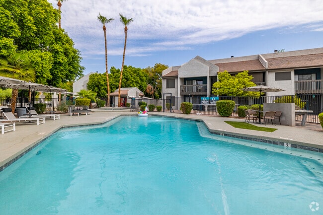 Hotel-Inspired Swimming Pools - Maddox