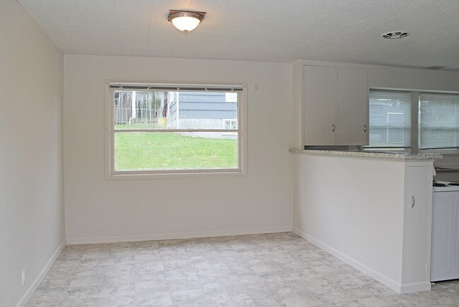 Building Photo - 1834 SW Lobelia St