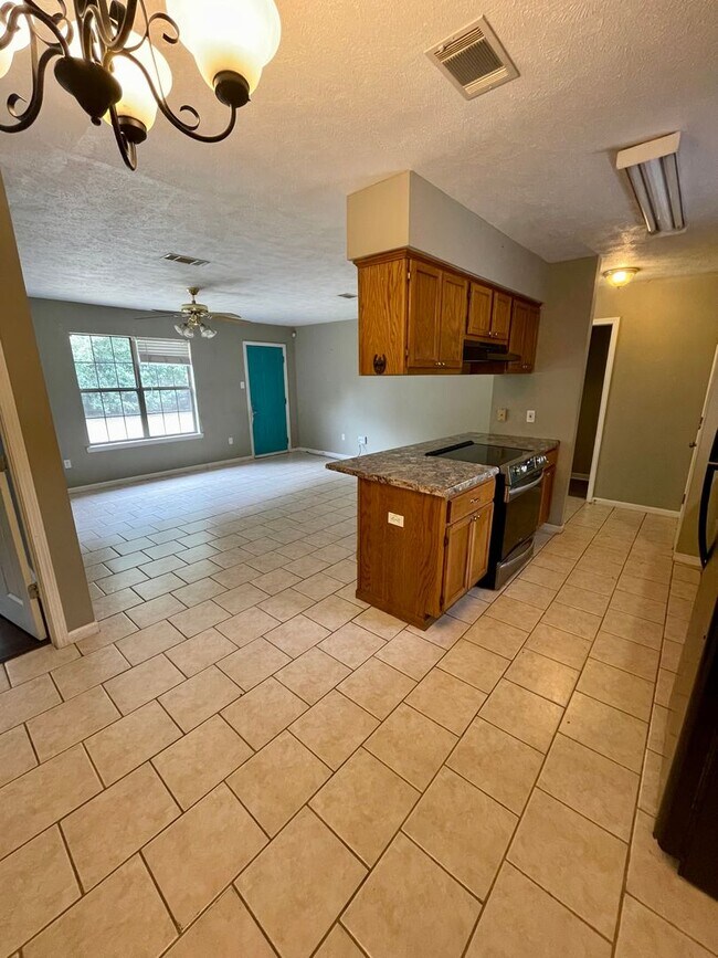 Building Photo - Home for Rent!