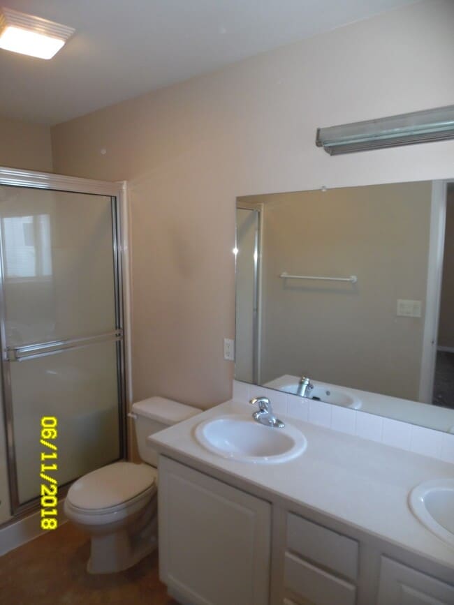 Building Photo - 467 NW Meadows Dr