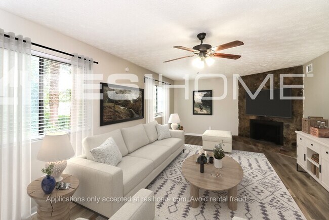 Foto del edificio - 3947 Wood Path Dr
