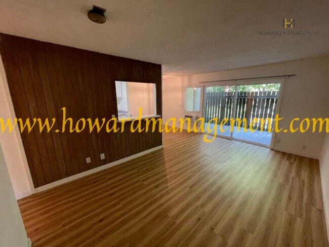 Foto del edificio - Bonus Den! Beautiful lower condo with large patio in Tara Hills, a resort style living complex!