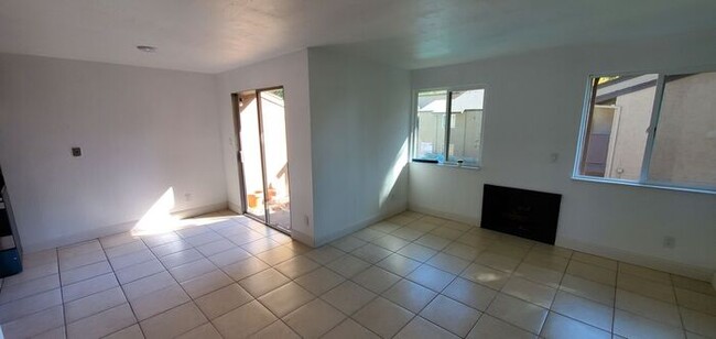 Foto del edificio - Stockton 1 Bedroom 1 Bath Condo in Gated C...