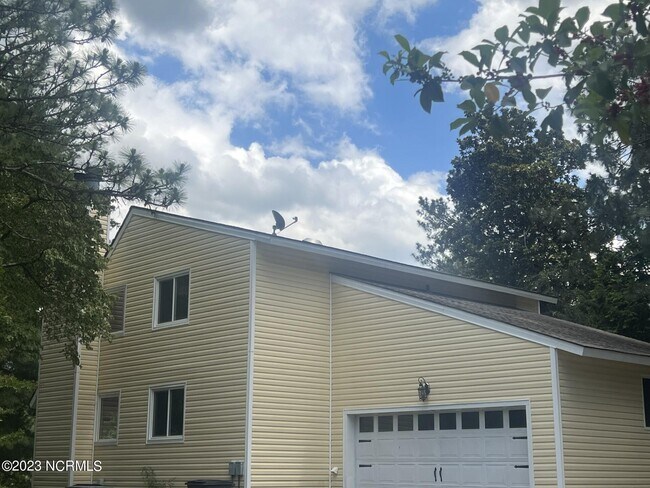 Building Photo - 108 Juniper Ct