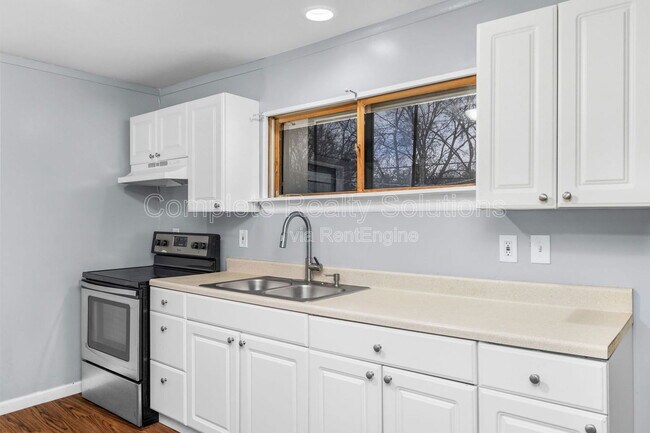 Foto del edificio - 8235 Albin Ave