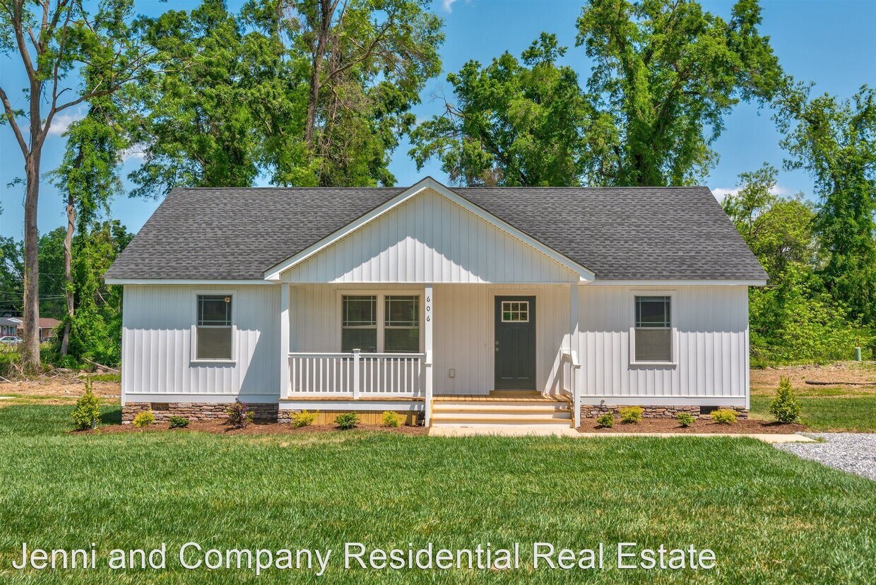 Primary Photo - 3 br, 2 bath House - 606 W Fourth St