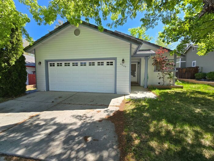 Foto principal - Inviting 3-bedroom Home in Established Spa...