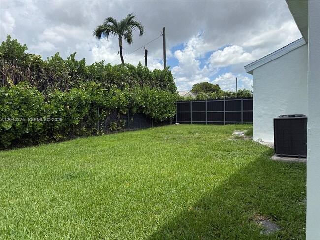 Building Photo - 3500 SW 87th Pl