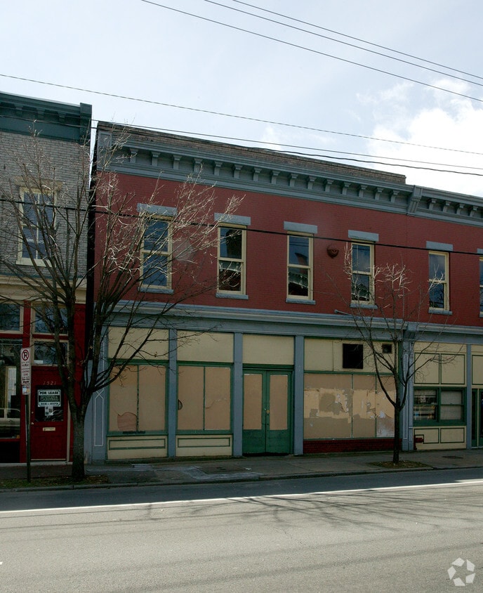 Primary Photo - Eclipse Apartments