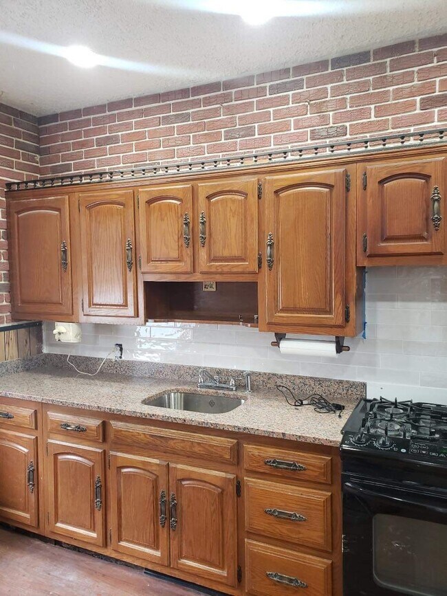 Building Photo - 1512 Brooklyn Ave