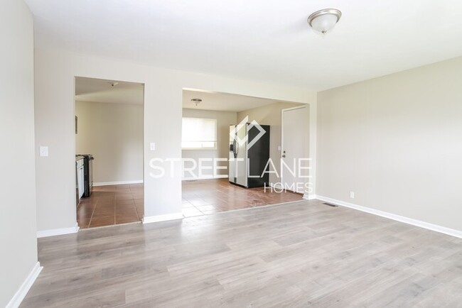 Building Photo - Charming 3 bed/1 bath in London