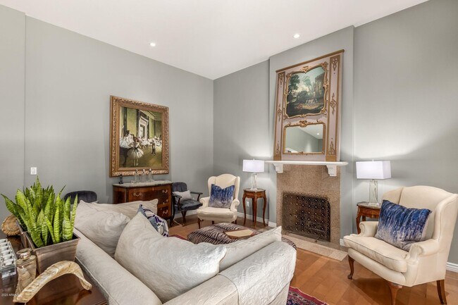 Foto del edificio - 153 N Country Club Dr