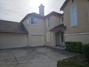 Building Photo - 35 Klondike Ct