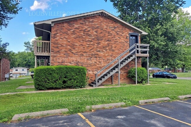 Building Photo - 1202 E Walford Dr