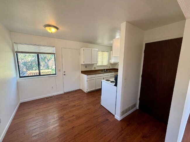 Foto del edificio - Don't Miss This 3 Bedroom Home Located In A Charming Aurora Neighborhood!