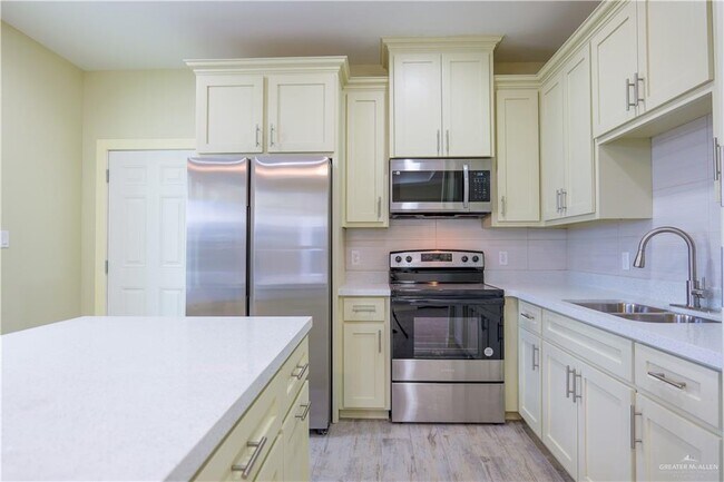 Foto del edificio - 11 Briggs Rd