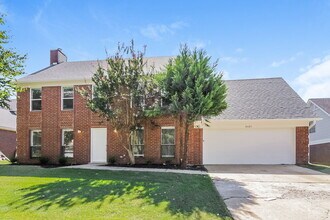 Building Photo - 8685 Rhonda Cir S