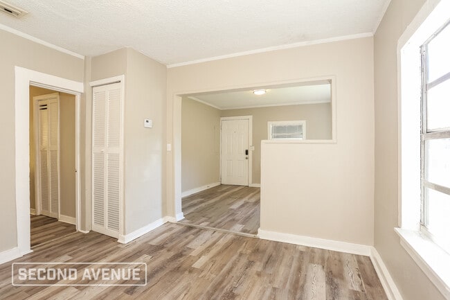 Building Photo - 2011 W 15th St