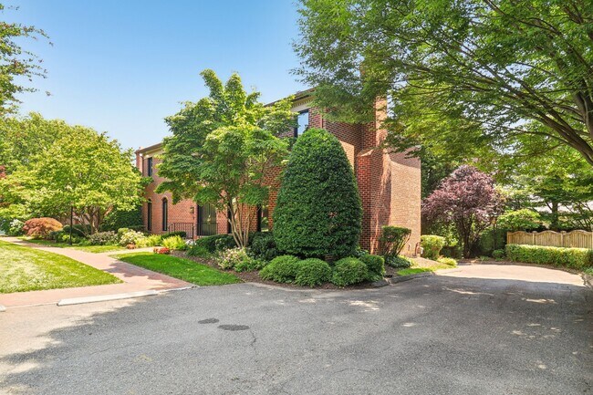 Foto del edificio - 3233 Ellicott St NW